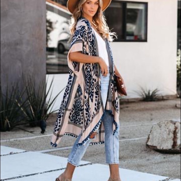 Mediterranean Affair Printed Kimono Top - Picture 3 of 9